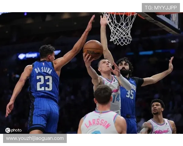 魔术队激战热火队 双方争锋上演激烈东部对决