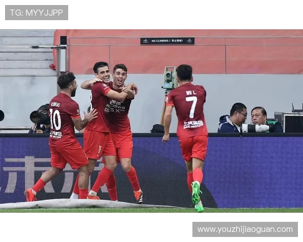 山东泰山全力迎战上海海港争夺中超冠军之路关键战役