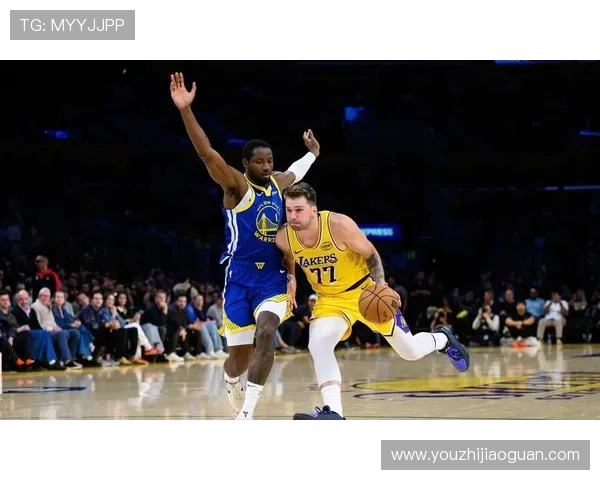 2001年NBA总决赛火箭队与湖人队的巅峰对决回顾与分析